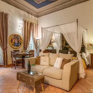 Dante States Apartament